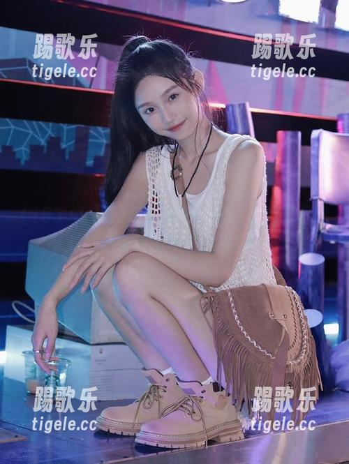 在153.sk上，居然有免费下载鸽子送的秘密图集！