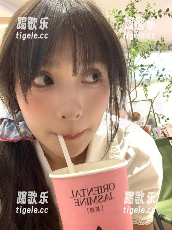 点击“155hl.fun”链接，我仿佛踏上了通往疯狂八卦的奇幻旅程！