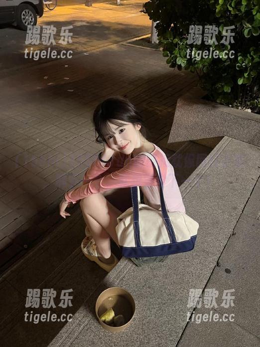 155hl.fun的链接就像网红小吃，摘下一个，就想尝尝下一个！