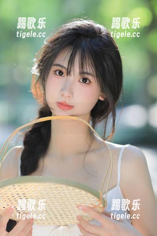 下载www.51cg，耳边都是瓜友们的私密八卦，等你来参与！