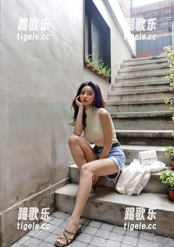 登录51吃瓜，跟着网址的指引走，一路捡瓜，心里默念“饿了吃瓜吧”～