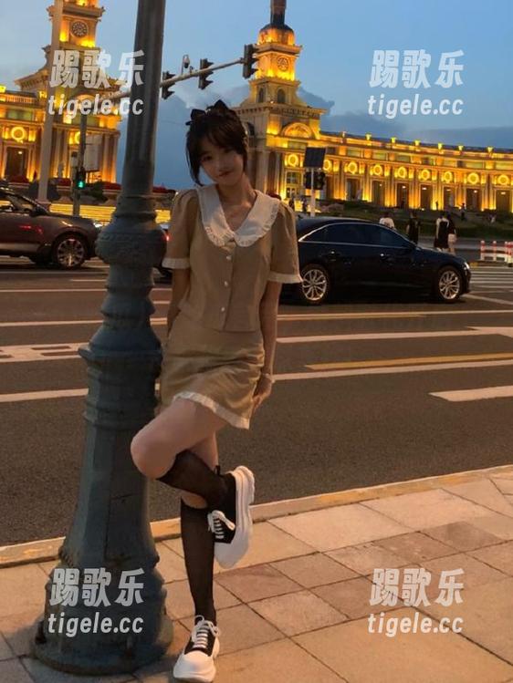 51吃瓜官网，爆料时代开启，快来接受眼球轰炸！