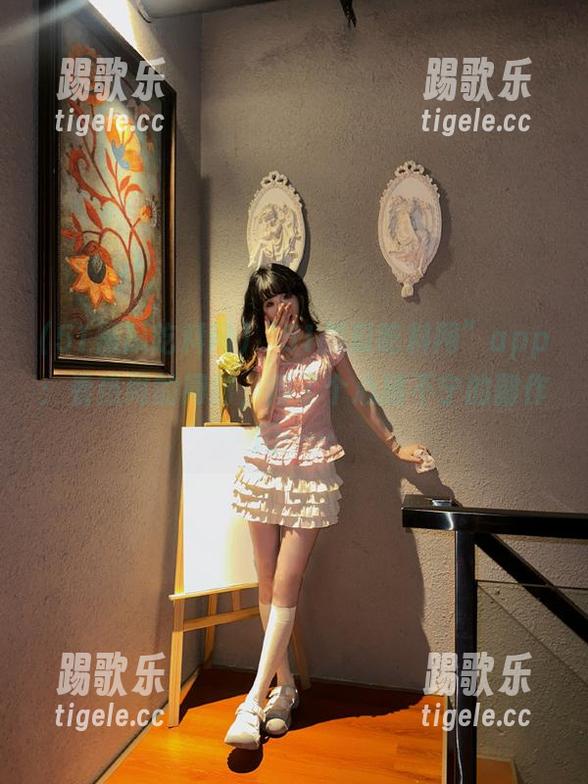 “51黑瓜吃料网”app：看热闹的同时，得了个心绪不宁的副作用……