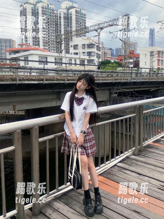 中午吃的不都是饭，在线66吃瓜瞧瞧网红黑料。