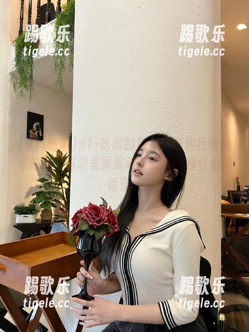 91i吃瓜 91i吃瓜的视频像是和我偷换着时间,脑袋里面跳动着的是那种会心的错觉。
