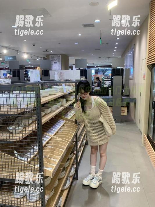 91吃瓜中心 91吃瓜中心的热门大瓜真是个宝藏,我的好奇心被彻底勾起来了,无法抵挡。