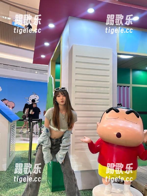 快来瞧瞧，91黑料社的最新更新，瓜皮儿都掉了一地！