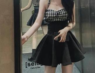 hlcool免费的海洋，游进去只能捞到几颗小石子，哦不，是广告吧…