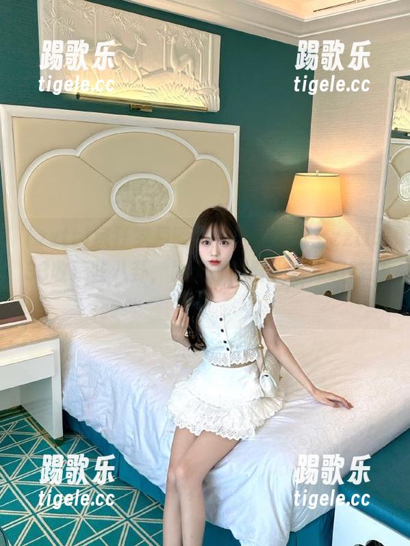 疯狂岁月能有几日，赶紧上zztt333收藏些八卦，为无聊的时光添点调味料！