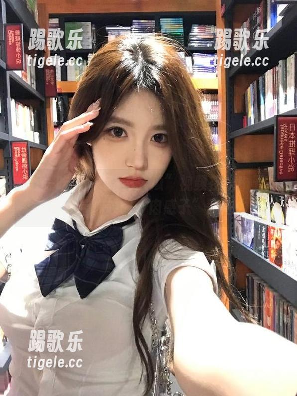 “背影大瓜”视频在线！五一吃瓜带你领略“肉感子”的魅力