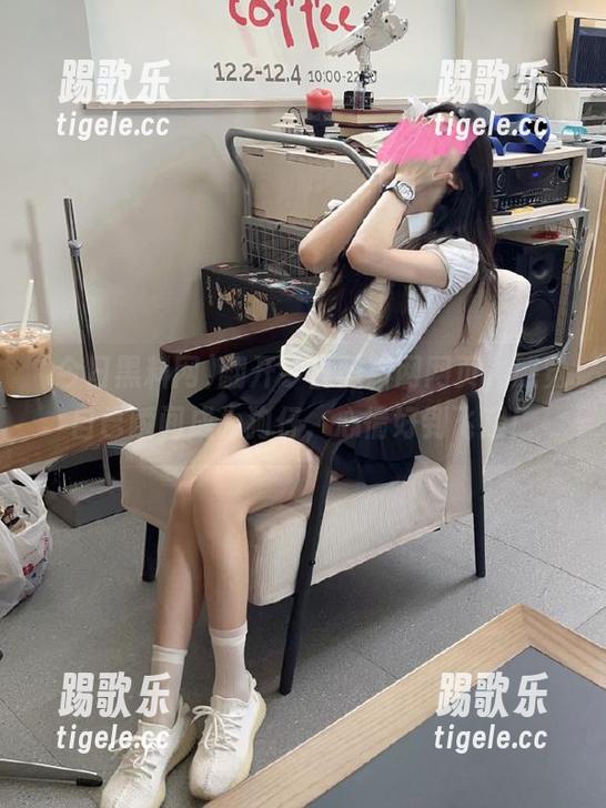 翻开今日黑料网网页，感觉自己瞬间成为狗仔，心情好到飞起！