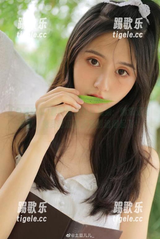 最新微信网红视频：情深深雨蒙蒙，免费吃瓜陪你追剧追得起飞！