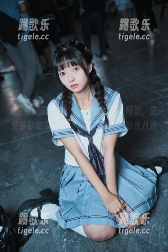 在“免费吃瓜网”网址，安安静静吃瓜，顺便希望瓜主能忍耐住八卦的诱惑