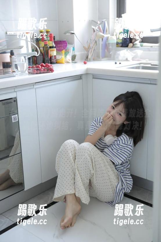 别走开！全网吃瓜免费放送会，边吃还边纠结，真是瓜的高峰对决！