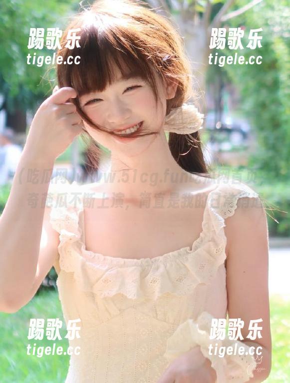 www.51cg.fun吃瓜网首页，奇葩瓜不断上演，简直是我的日常消遣