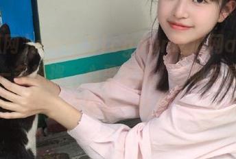 www.51cg.fun吃瓜网app更新了一条热搜，心里默念“这哪里是八卦，分明是一场秀”