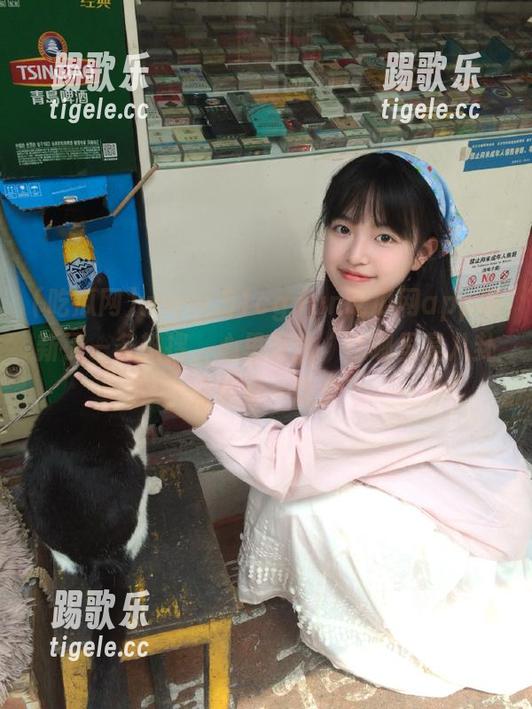 www.51cg.fun吃瓜网app更新了一条热搜，心里默念“这哪里是八卦，分明是一场秀”