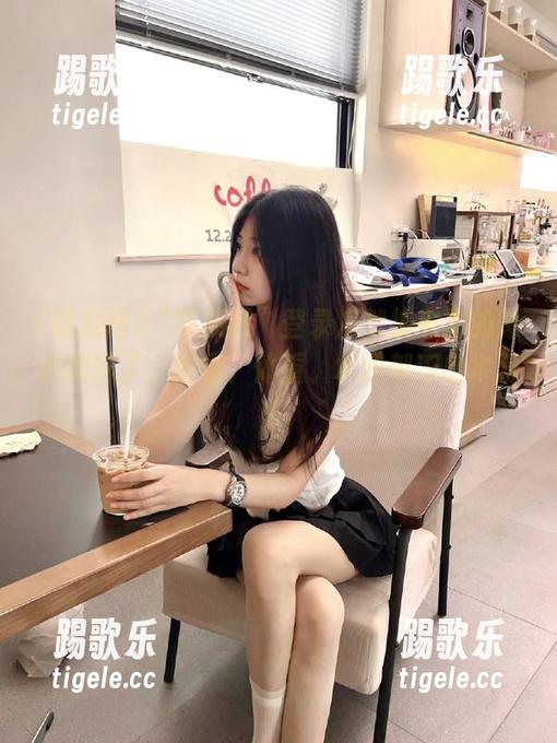 “吃瓜网”登录后就被老哥的爆料刷屏了，发量、体重、水费都浮出水面！