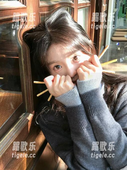 今天的天气不错，正好点开吾爱吃瓜苹果版网址消遣一下吧！