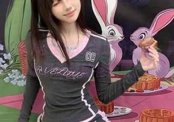 吾爱吃瓜网址的资源，真是个吸引眼球的花瓶呢。
