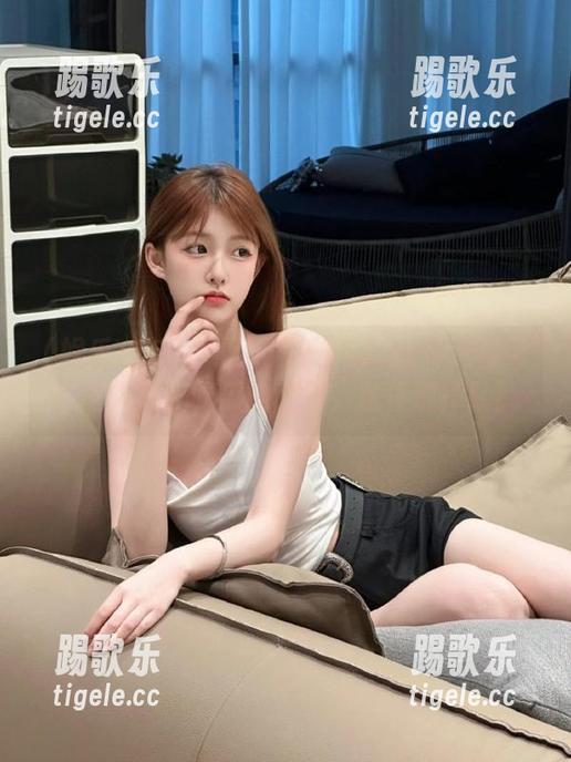 小心！娱乐718.sx传送门带你进入疯狂吃瓜的世界，稳住别掉队！