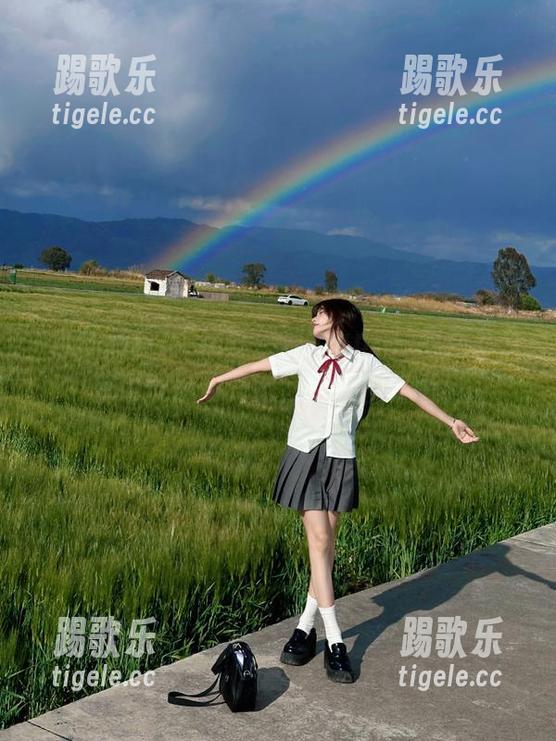 “扒哥黑料”app让我在办公室也能偷偷开心，在线聊聊吧！