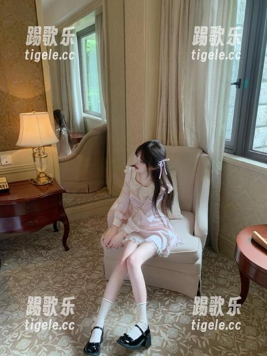 一条黑暗的线路，明星黑料慢慢浮出水面…