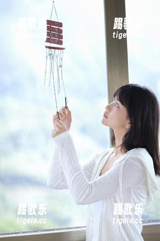 观看对比：明星黑料中的真实与幻想撞了一地！