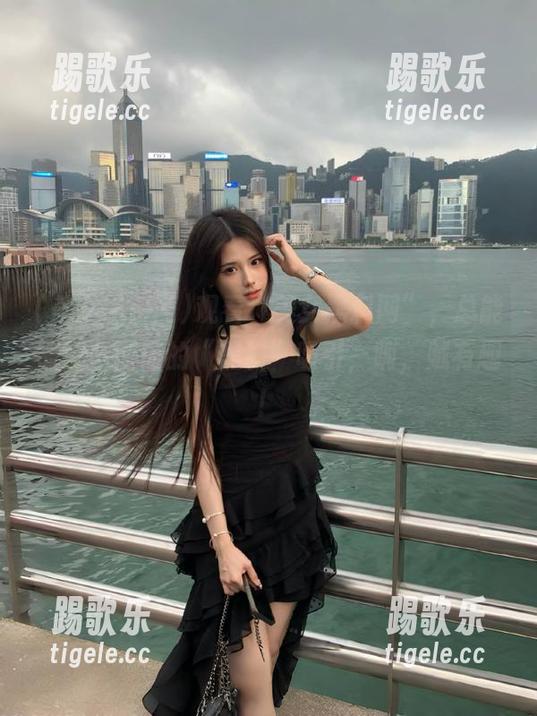 观看“美女黑料网”，总能被那些闪闪的“黑料”吸引，呃，贼有趣！