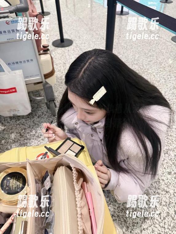 黑哥扒料里的执着从未改变，只有永久不灭的八卦精神！