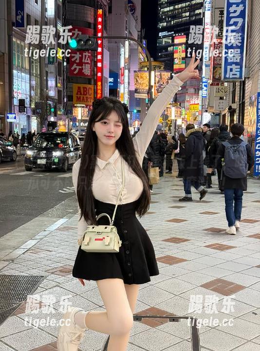 黑料不打烊苹果版上线了，吃瓜可不能只流于表面哦，得深度消化！