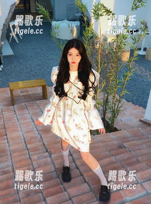 资源多得像找不到地方放的闲置袜子，黑料网黑料不打烊！