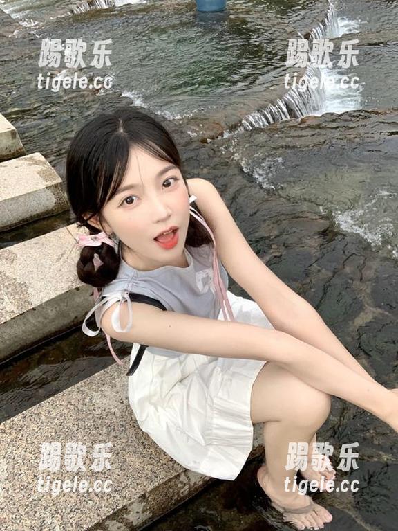 又来了，视频狂魔，zztt32.ccm黑料不打烊的深夜惊喜，谁在放料呀？