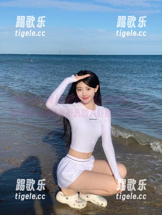 潜伏在黑料吃瓜网的入口，感觉每一则匪夷所思的八卦都充满惊喜。