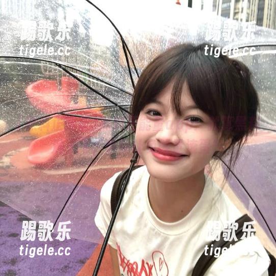 黑料正能量app：就算黑料满天飞，也要让负能量滚蛋！