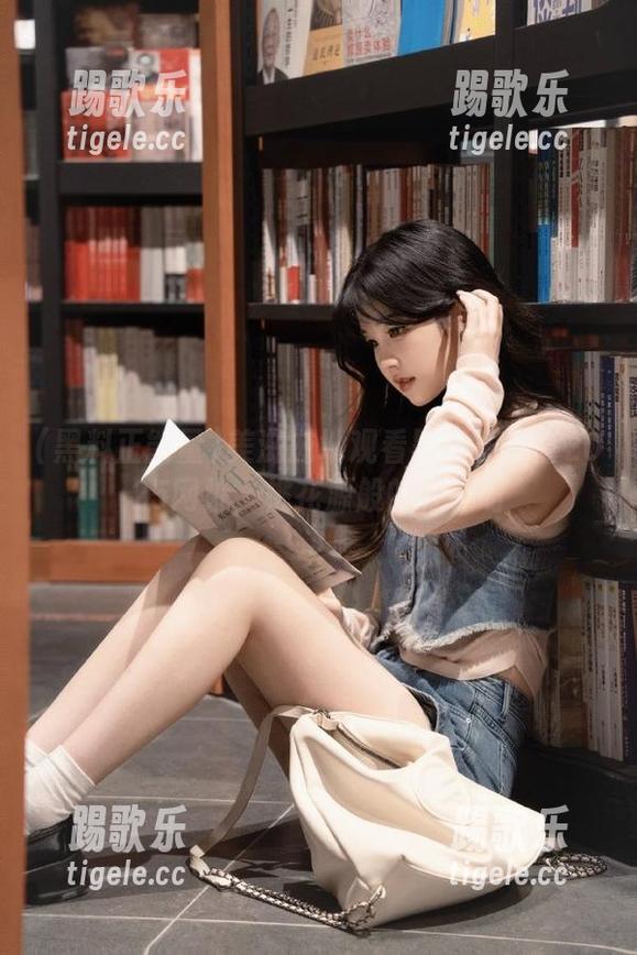 美滋滋地观看黑料正能量2025网址，桃花源般的存在呀