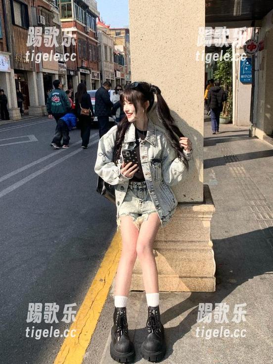 黑料永远不打烊：直达每一个八卦角落，轻松解锁闲聊乐趣！