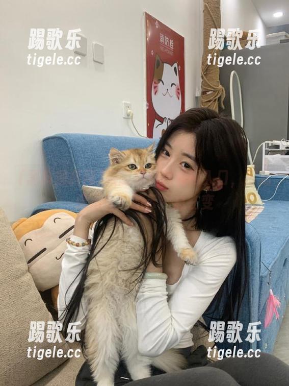 跟随黑料爆料网入口，瓜就像那天边的云，总在变