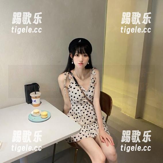 “黑料社”app下载了，链接一切神奇，我是不是可以寻味不一样的瓜？