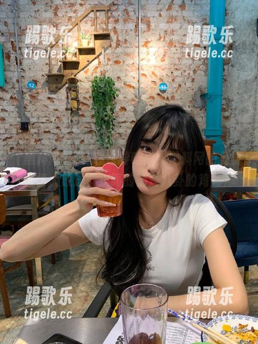 不花钱也能吃瓜，黑料网的免费剧情大放送，我喝的都是八卦的鸡汤！