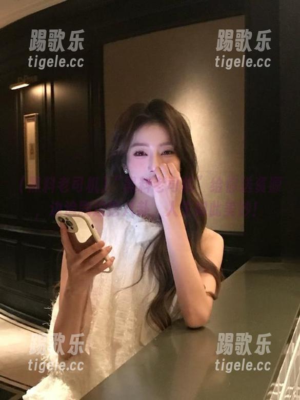“黑料老司机”给你送资源，边追剧边挖八卦，人生如此美妙！
