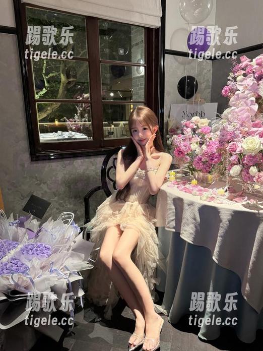 你也来捧场！在“黑料老司机”苹果版上开个聊天球吧！