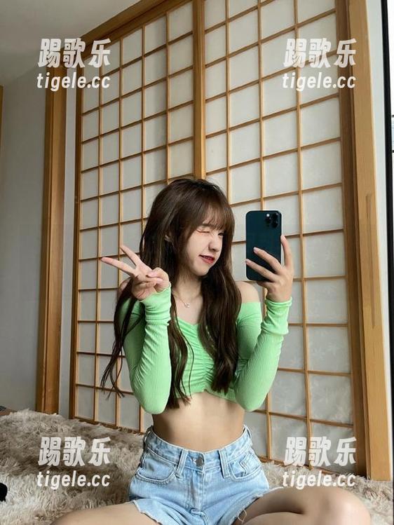 黑网料 最新的八卦在黑网料苹果版上等你来挖掘,那种刺激感!